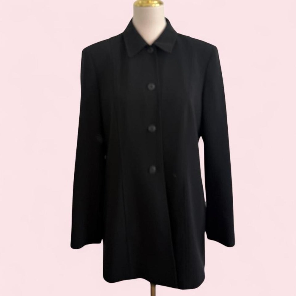 Jones New York black coat‎ with button front and collar. Size: 10